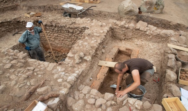 "Kuş Kahini Markos"un mezarı İzmir'de bulundu
