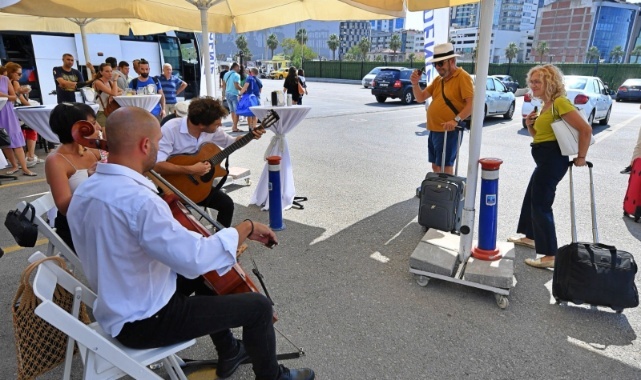 Midillili turistler hafta sonu için İzmir’i seçti