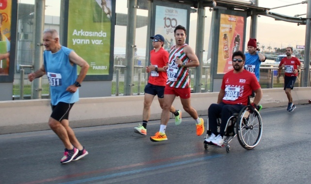 3 bin atlet İzmir’in 100. yılı için koştu