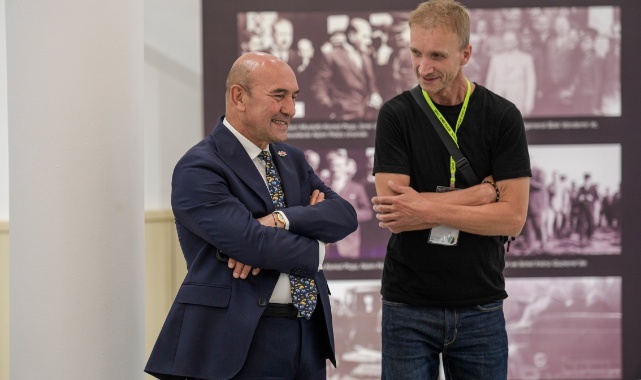 Atatürk Anamorfozu İzmir’de ziyaretçilerle buluştu