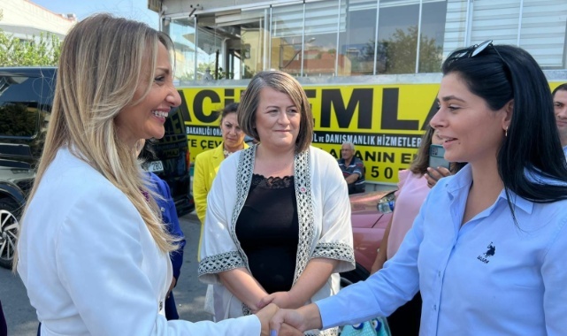 Aylin Nazlıaka, İzmir’de darp edilen otobüs şoförü Burçin Akça'yı ziyaret etti