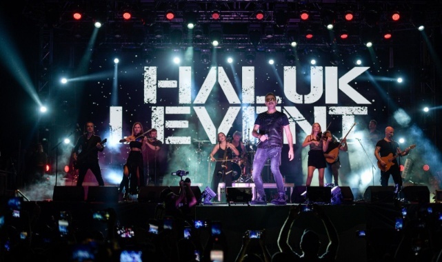 İEF Çim Konserleri’nde finali Haluk Levent yaptı
