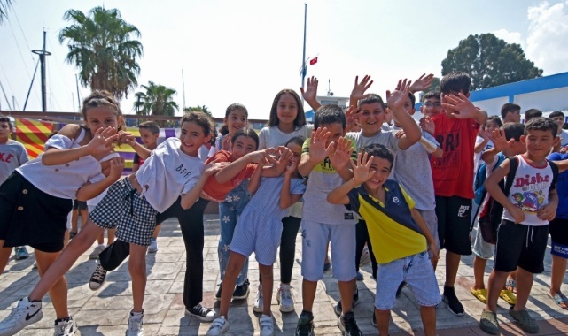 Kadifekaleli çocuklar yüzme sertifikalarını aldı