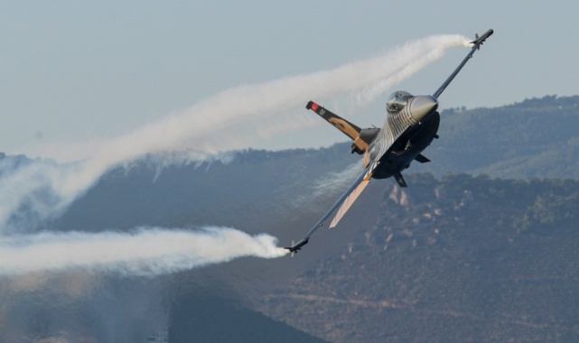 Kurtuluşun 100. yılında hava gösterileri nefes kesti