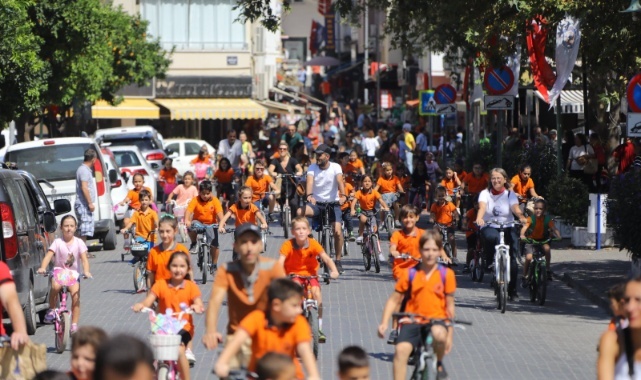 Selçuk’ta öğrenciler okula bisikletle gitti