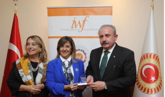 TBMM Başkanı Mustafa Şentop&#039;dan başarılı kadınlara ödül.
