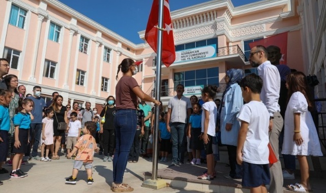 İzmir'de uyum eğitimi başladı! Minikler okula başlamanın mutluluğunu yaşadı
