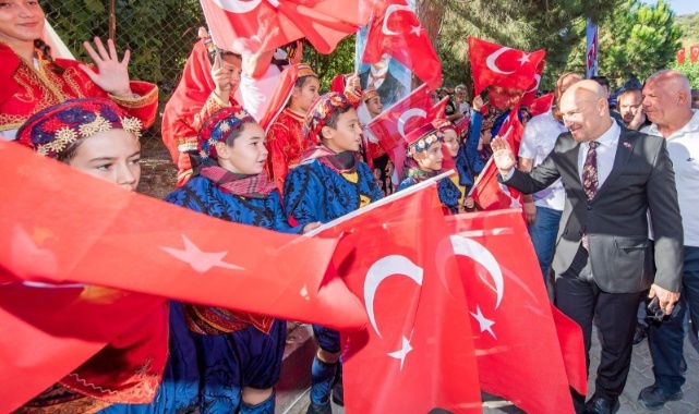 Zafer yolu kafilesi 100 yıl önceki gibi Kemalpaşa’da