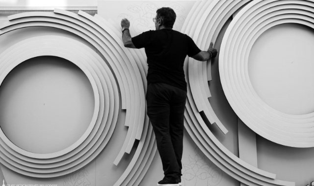 Ahmet Güneştekin&#039;in “Gâvur Mahallesi” sergisi İzmir&#039;de