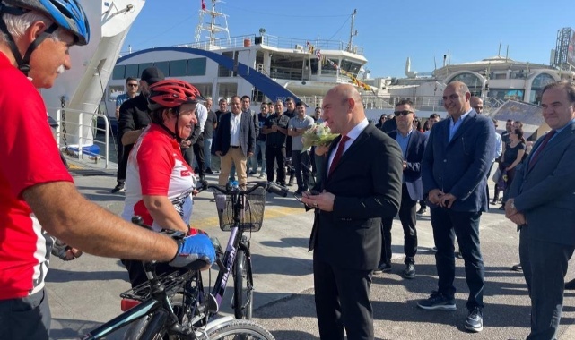 Başkan Soyer&#039;den 350 bininci bisikletli yolcuya sürpriz