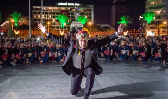 Başkan Soyer’den zeybek sürprizi