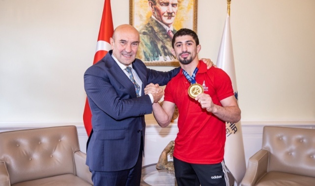 Başkan Soyer, Dünya şampiyonu Kerem Kamal’ı kutladı