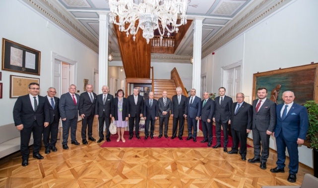 Başkan Soyer EBSO yönetimini konuk etti