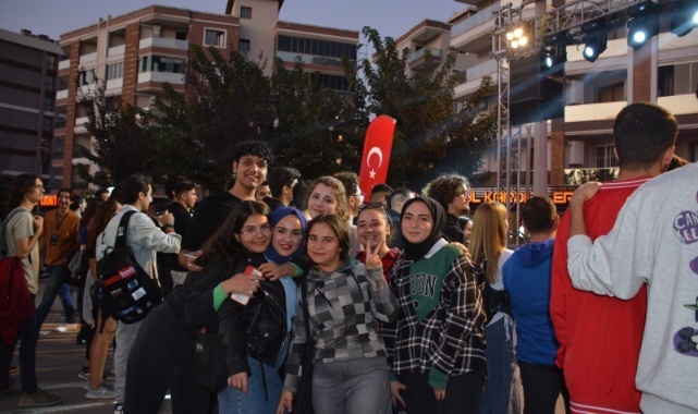 Çiğli’de gençlik şenliği yapıldı