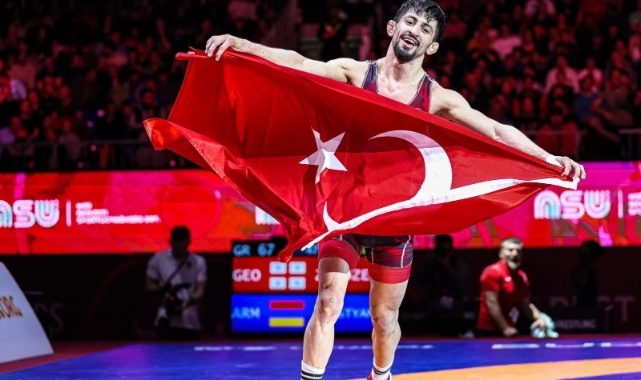 Güreşçimiz Kerem Kamal dünya şampiyonu oldu