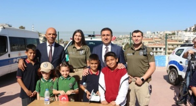 İzmir İl Milli Eğitim Müdürlüğü ve İzmir İl Emniyet Müdürlüğü İş Birliği İle “29 Ekim Cumhuriyet Bayramı Şenliği” Gerçekleştirildi