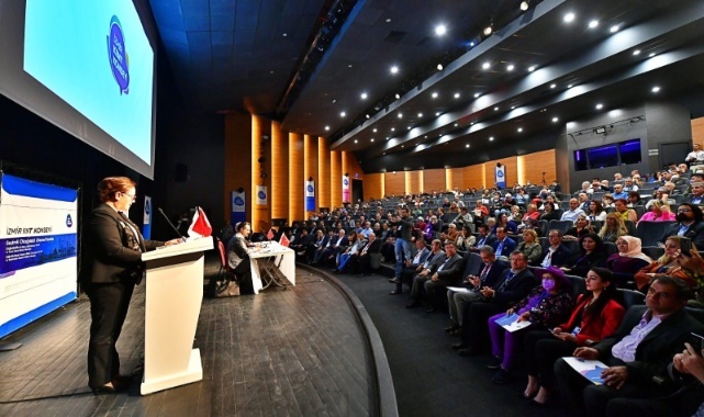 İzmir Kent Konseyi&#039;nin yeni başkanı Nilay Kökkılınç