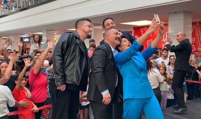 &#039;Kim Bu Aile?nin İzmir Çıkartması