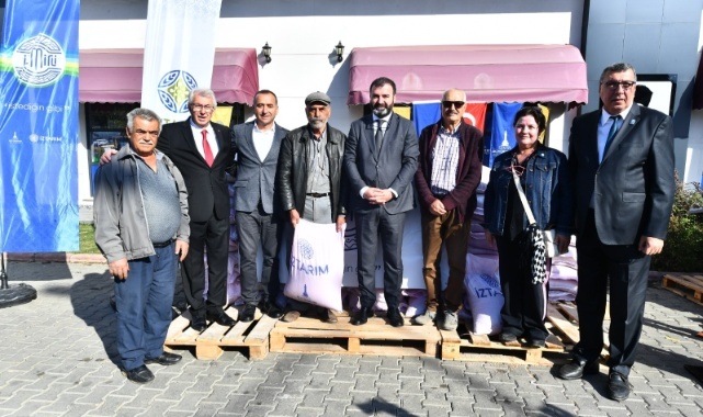 Yeni sezonda karakılçık buğdayı tohumu dağıtımı Ödemiş’ten başladı