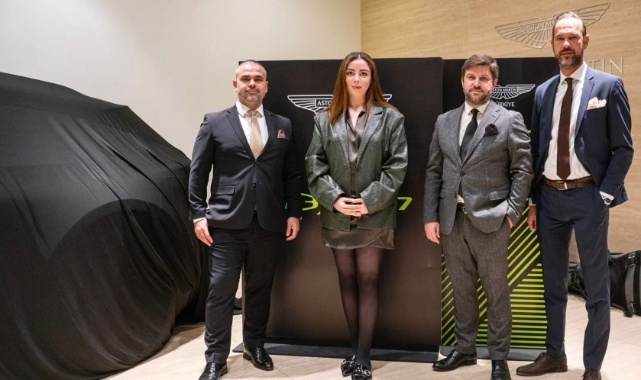 Aston Martin Türkiye, Dünyanın En Güçlü Suv&#039;si Dbx707 İçin İzmir Showroomunda Özel Davet Verdi!