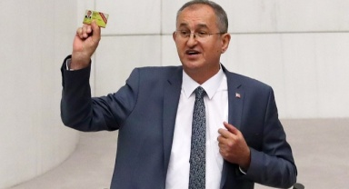 CHP'li Sertel: "Gazeteciler kart alamıyor İletişim Başkanlığı çalışanlarına basın kartı dağıtıyor"