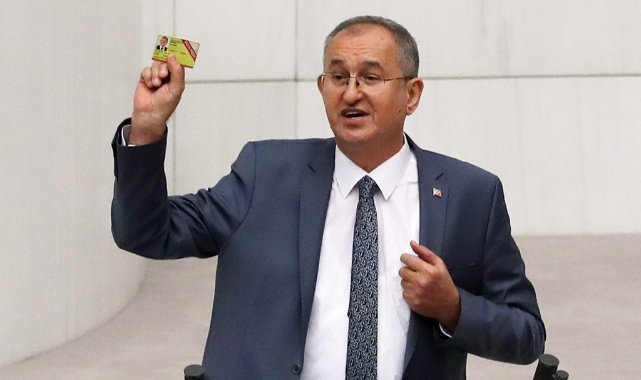 CHP&#039;li Sertel: &quot;Gazeteciler kart alamıyor İletişim Başkanlığı çalışanlarına basın kartı dağıtıyor&quot;