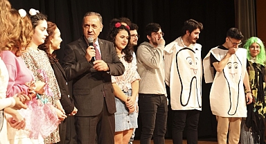 DEÜ Öğrencileri Kardeşlerine Diş Sağlığını oyun ile anlattı.