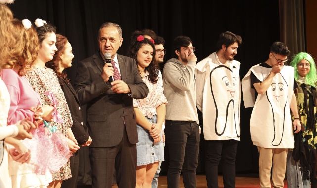 DEÜ Öğrencileri Kardeşlerine Diş Sağlığını oyun ile anlattı.