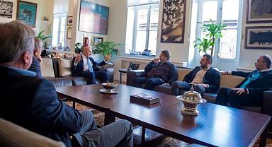 Ezeli rekabet değil ebedi dostluk