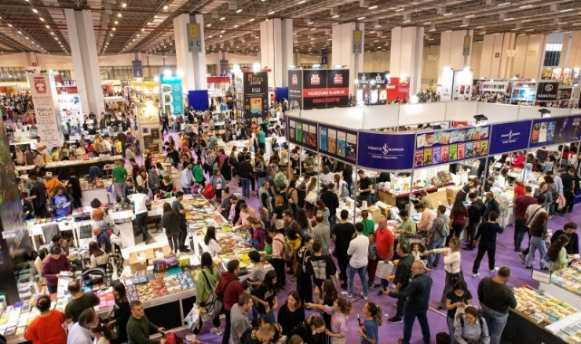 İZKİTAP kitapseverlerin üç yıllık özlemini giderdi