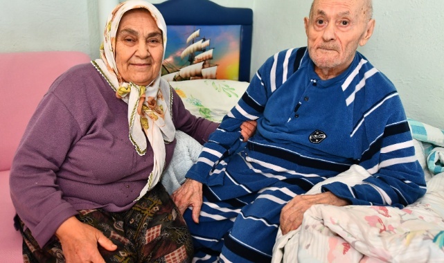 İzmir Büyükşehir Belediyesi’nin evde bakım hizmeti yüzleri güldürüyor