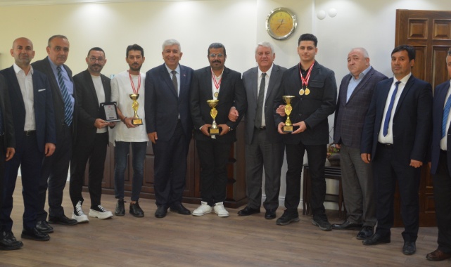 İzmirli Berberlerin Büyük Başarısı