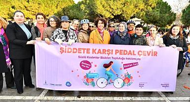 İzmirli kadınlar şiddete karşı farkındalık için pedal çevirdi