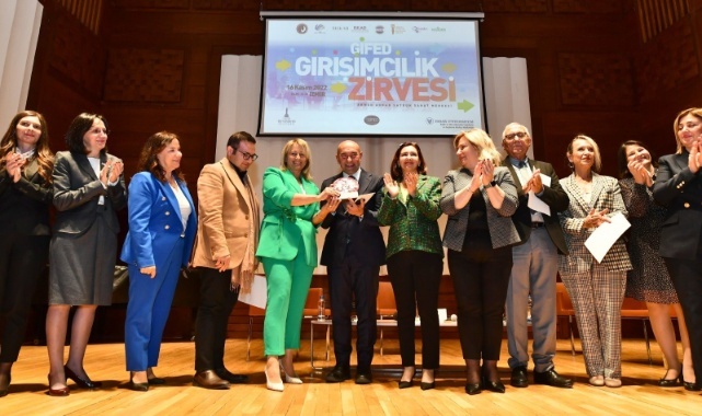 Memleketi değiştirmede İzmirli kadınlara çok iş düşüyor