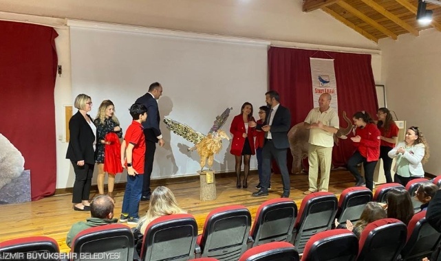 ​Öğrenciler topladıkları atıklardan heykel yaptı