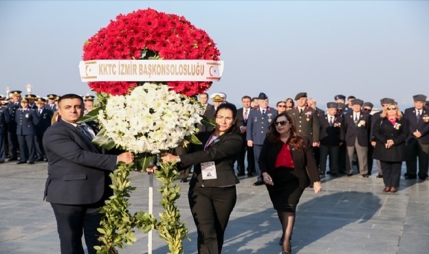 Yavru Vatan&#039;ın Kuruluş Yıl Dönümü İzmir&#039;de Kutlandı