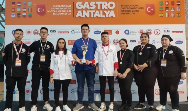 Zübeyde Hanım Mesleki ve Teknik Anadolu Lisesi&#039;nden büyük başarı