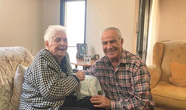 Atatürk&#039;e çiçek veren Foçalı kız 101 yaşında vefat etti