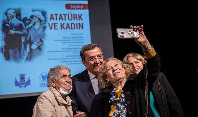 ‘Atatürk ve Kadın’ söyleşisine  Kadınlardan büyük alkış