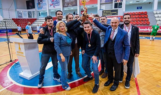 Basın Ligi&#039;nin dostluk maçında başlama vuruşu Başkan Soyer&#039;den