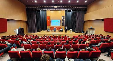 Başkan Tugay İklim Konferansı'nda gençlerle buluştu