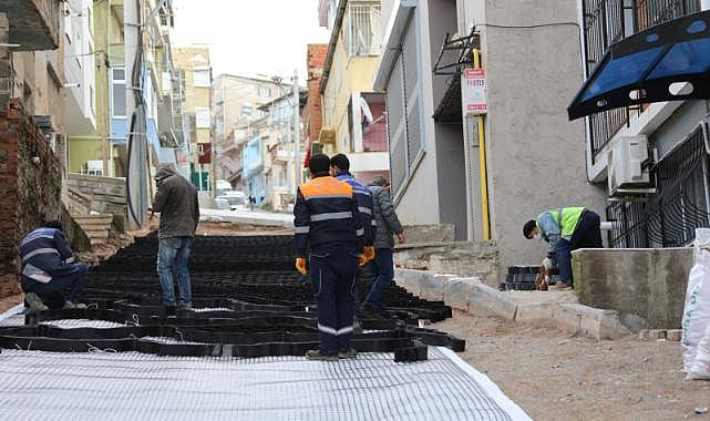 Bayraklı&#039;nın sokakları kilit parke ile yenileniyor