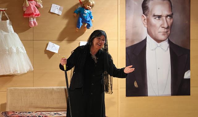 &quot;Ben Kimim&quot; tiyatro oyununa yoğun ilgi