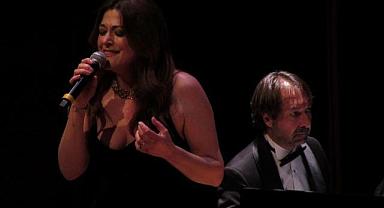 Cumhuriyet söyleşi konserle anlatıldı gençlere burs oldu
