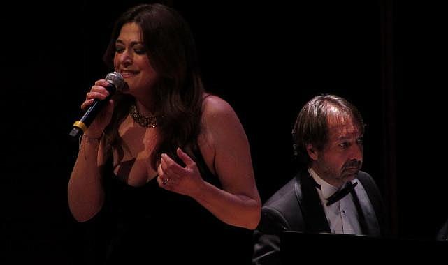 Cumhuriyet söyleşi konserle anlatıldı gençlere burs oldu