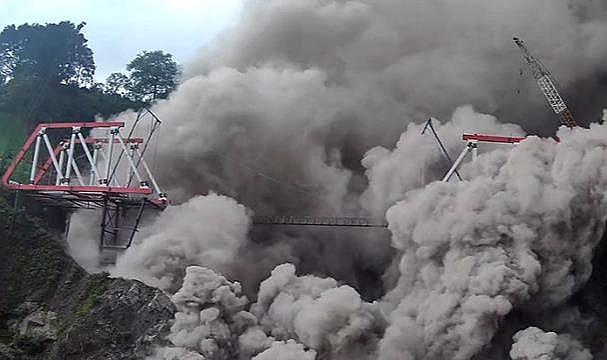 Endonezya alarma geçti