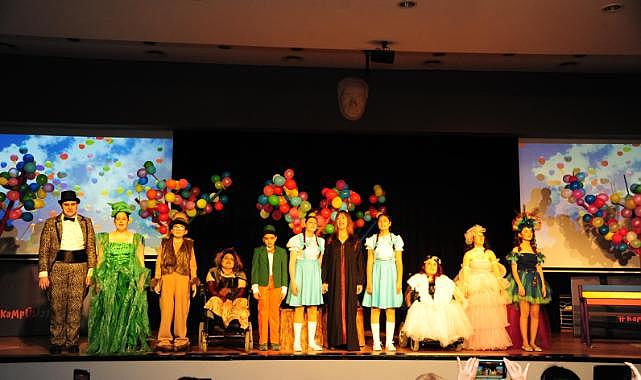 Gönül Gözleriyle Sahnelediler, Sanat Engel Tanımadı