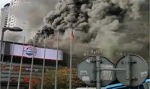 İstanbul Levent&#039;teki AVM&#039;de yangın