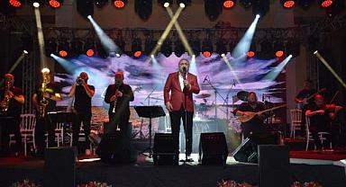 İZSİAD üyeleri Volkan Konak ile yeni yılı kutladı