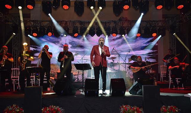 İZSİAD üyeleri Volkan Konak ile yeni yılı kutladı